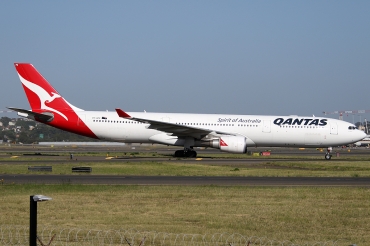VH-QPE (593) 2004 Airbus A330-303
