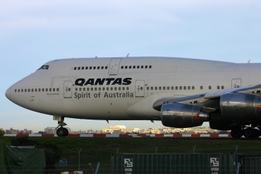 VH-EBX (23688) 1986 Boeing 747-338