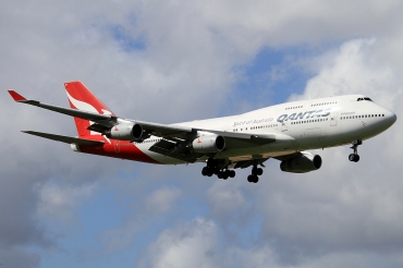 VH-OJM (25245) 1991 Boeing 747-438