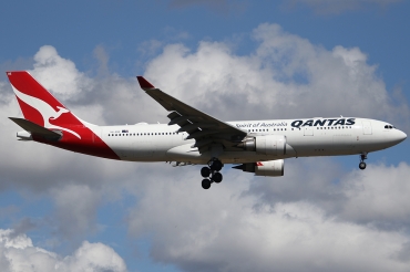 VH-EBE (842) 2007 Airbus A330-202