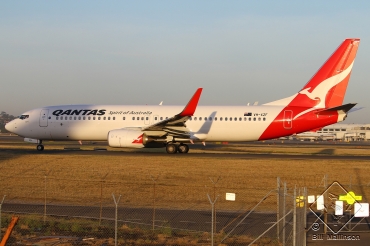 VH-XZF · Boeing 737-838 · (SYD / YSSY)