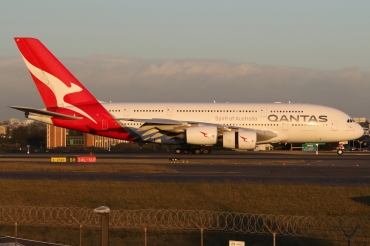 VH-OQF (029) 2009 Airbus A380-842