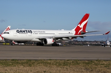 VH-EBL (976) 2008 Airbus A330-203