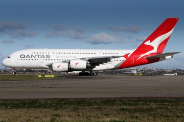 VH-OQF (029) 2009 Airbus A380-842