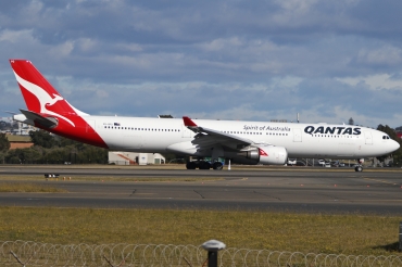 VH-QPD (574) 2004 Airbus A330-303