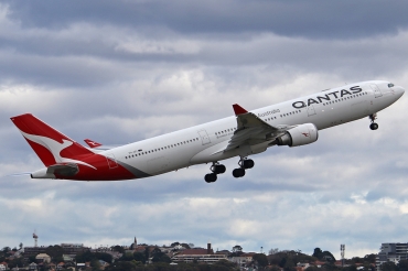 VH-QPI · Airbus A330-303 · (SYD / YSSY)