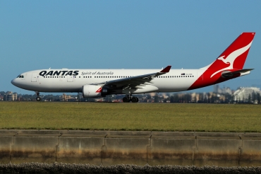 VH-EBE (842) 2007 Airbus A330-202