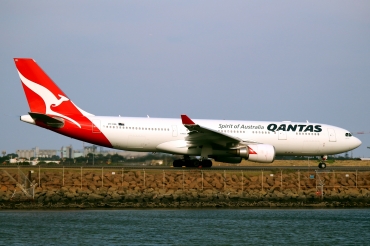 VH-EBL (976) 2008 Airbus A330-203