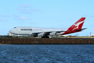 VH-OJS (25564) 1999 Boeing 747-438