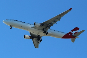 VH-QPD (574) 2004 Airbus A330-303