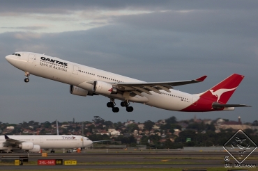 VH-QPJ, (cn 712), Airbus A330-303
