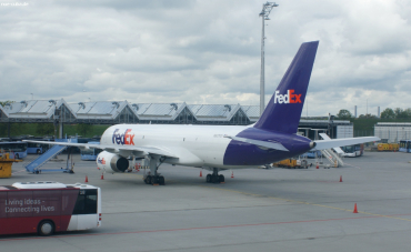 N927FD (27220) 1994 Boeing 757-204(SF)