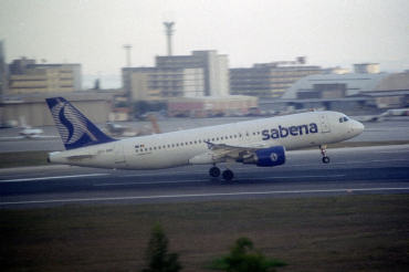 OO-SNF (1081) 1999 Airbus A320-214