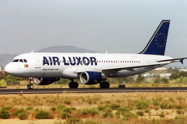 CS-TQE · Airbus A320-211 · (FAO / LPFR)