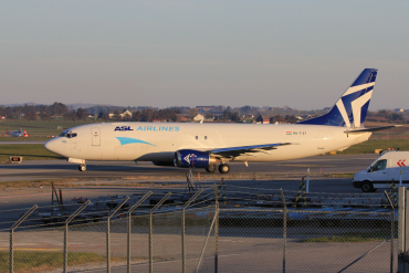 HA-FAY (25729) 1992 Boeing 737-429(SF)