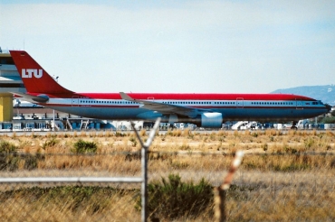 D-AERH (087) 1995 Airbus A330-322