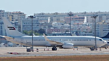 A6-FZZ (40277) 2015 Boeing 737-8KN(WL)