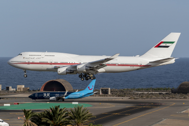 A6-COM (25074) 1991 Boeing 747-433(M)