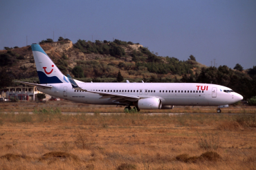 CS-TQU (30646) 2002 Boeing 737-8K2(WL)