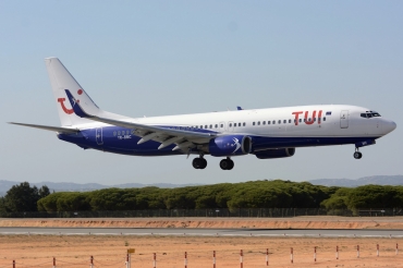 YR-BMC · Boeing 737-85F · (FAO / LPFR)
