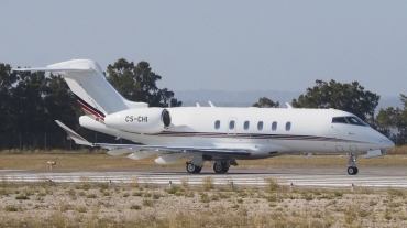 CS-CHI · Bombardier BD-100-1A10 Challenger 350 · (FAO / LPFR)