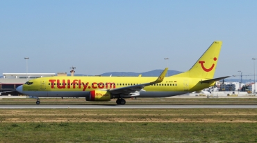D-AHFI · Boeing 737-8K5(WL) · (FAO / LPFR)