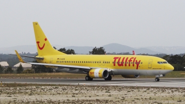 D-AHFW (30882) 2001 Boeing 737-8K5(WL)