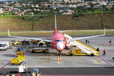 D-AHFZ (30883) 2001 Boeing 737-8K5(WL)
