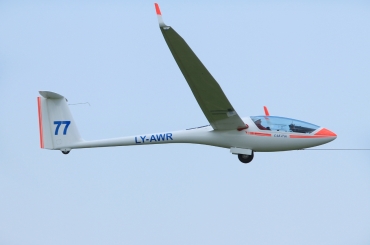 LY-AWR, (cn 77), Sportine Aviacija LAK-17bt