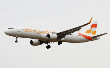OY-TCH (6438) 2015 Airbus A321-211(WL)