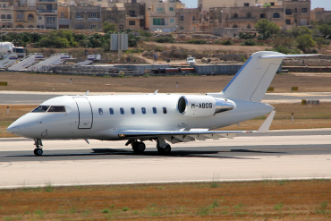M-ABGS (5932) 2013 Bombardier Challenger 605