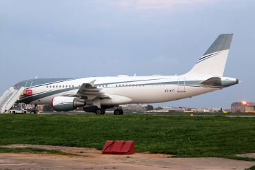HZ-XY7 · Airbus A320-214 · (MLA / LMML)