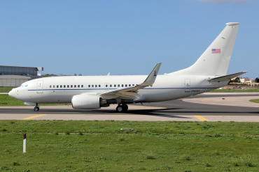 02-0203 · Boeing C-40C Clipper · (MLA / LMML)