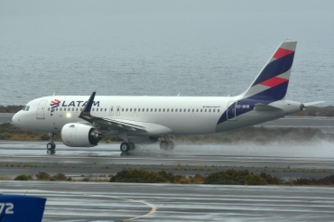 CC-BHB (7864) 2017 Airbus A320-271N