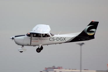 CS-DGX (17281460) Cessna 172R Skyhawk