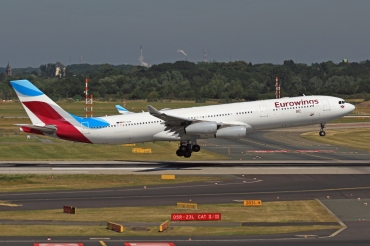 OO-SCW (335) 2000 Airbus A340-313