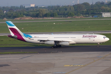 OO-SCW (335) 2000 Airbus A340-313