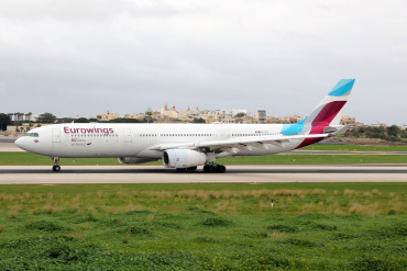 OO-SFK (570) 2004 Airbus A330-343