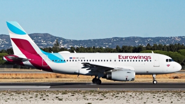 OE-LYX (4285) 2010 Airbus A319-132