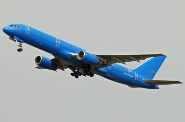 G-STRW (24543) 1990 Boeing 757-28A