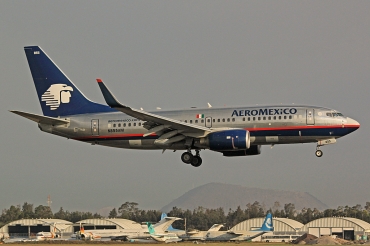 N855AM, (cn 33792), Boeing 737-752