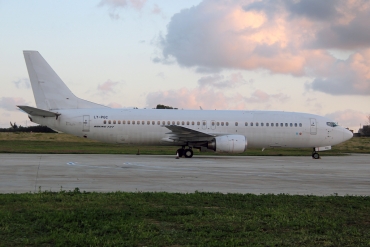 LY-PGC (25596) 1992 Boeing 737-4S3