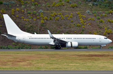 LY-TUI (33974) 2004 Boeing 737-85P(WL)