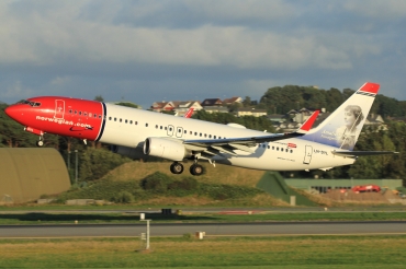 LN-DYL (40867) 2011 Boeing 737-8JP WL