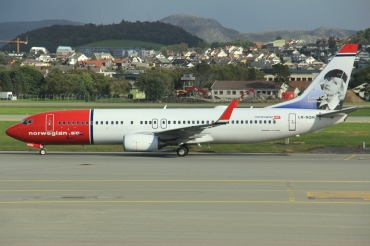 LN-NOM (28642) 2001 Boeing 737-86N WL