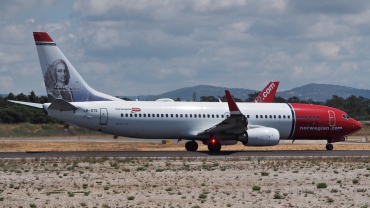 LN-DYE (39003) 2010 Boeing 737-8JP WL