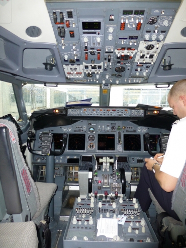 LN-NOM · Boeing 737-86N(WL) · (SVG / ENZV)