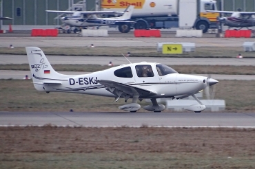 D-ESKJ · Cirrus SR22 GTS · (STR / EDDS)