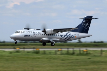YR-ATC (589) 1998 ATR-42-500