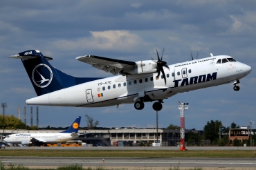 YR-ATE ( 596 ) 1998 ATR-42-500